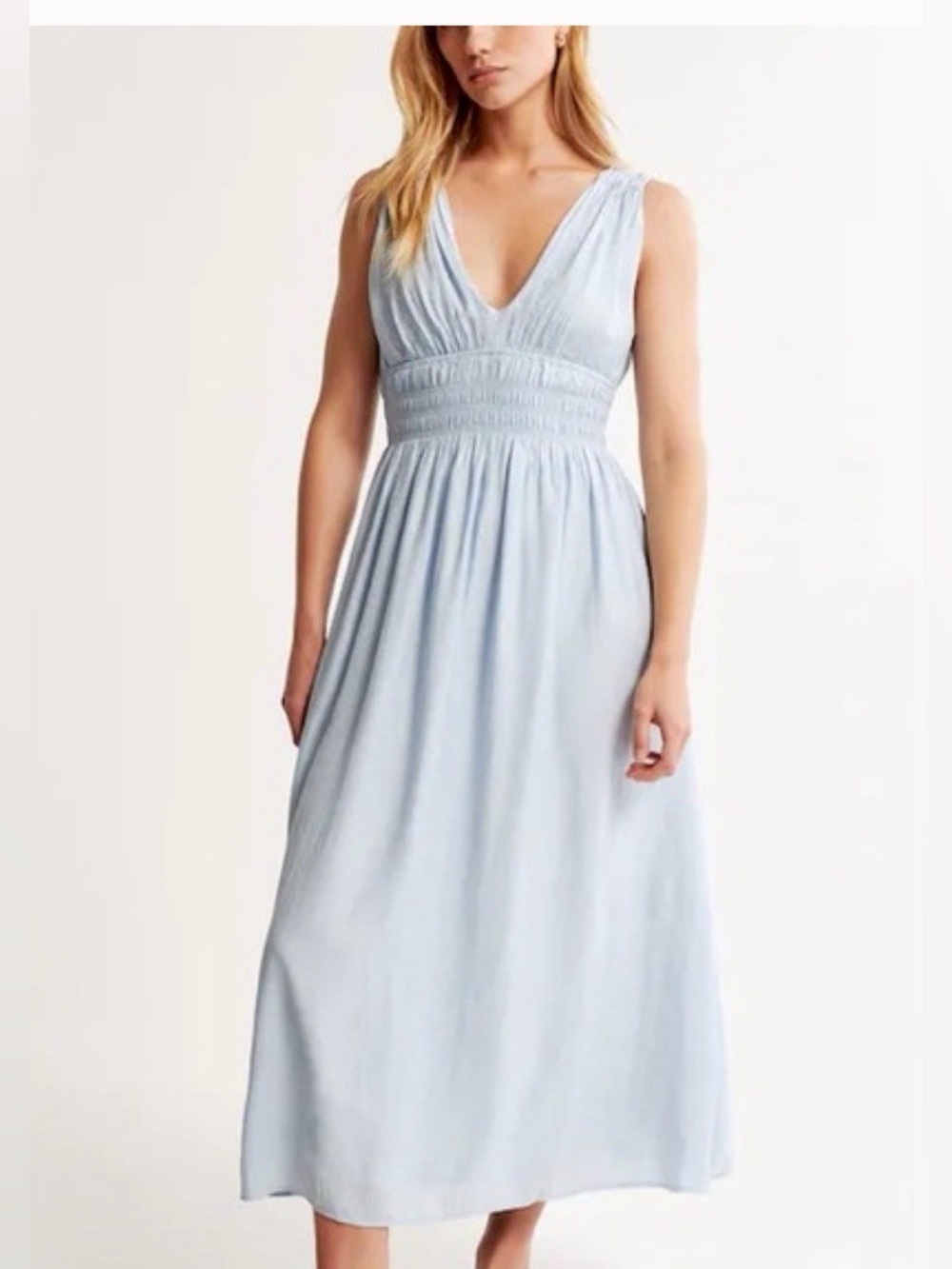 Abercrombie & Fitch Crinkle
Textured Smocked Waist Maxi Dress
Blue Grecian